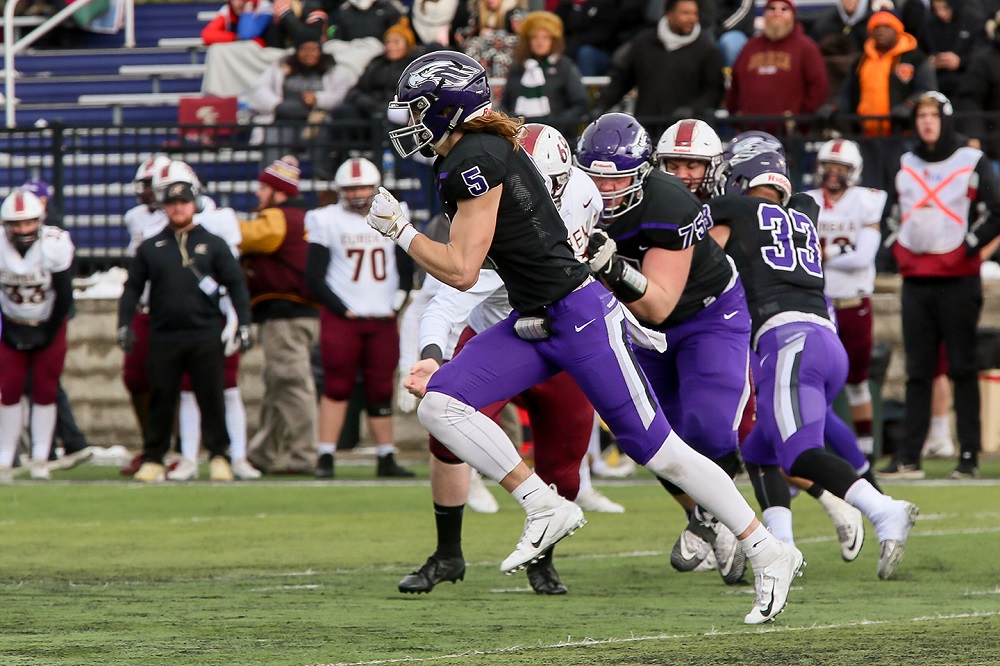 NCAA Division III Football Championship, First Round: No. 5 UW ...