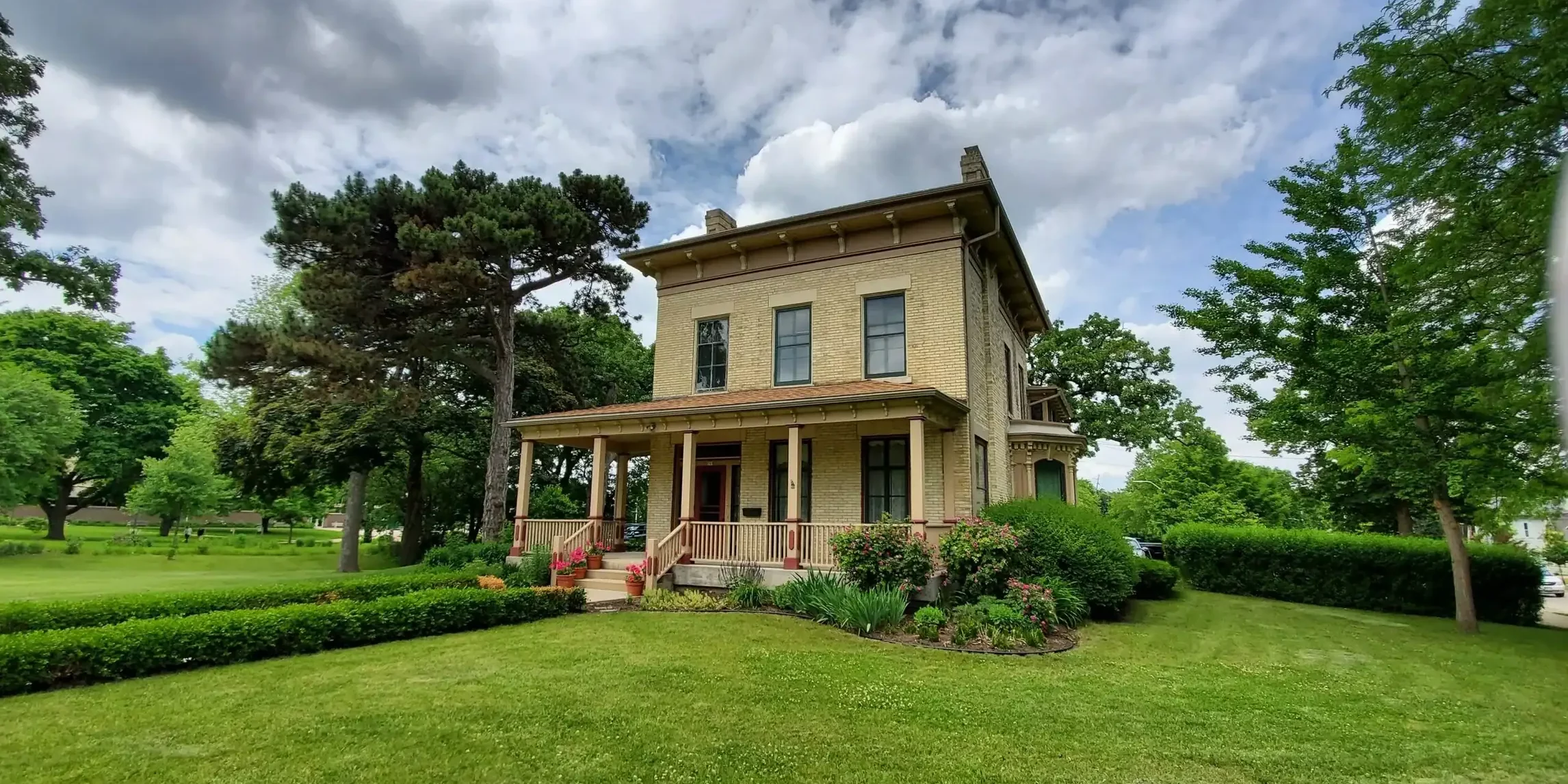 Bassett+House+Whitewater+WI+Exterior (1) (1)