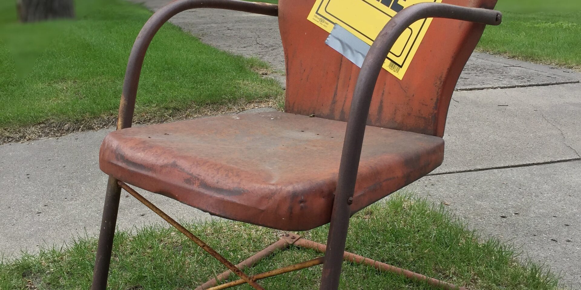 tmag-garage-sale-sign-2261502